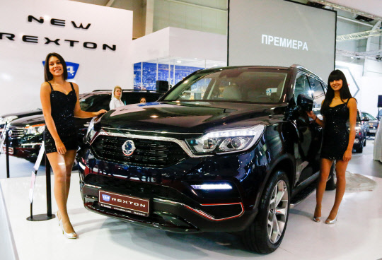 지난달 불가리아 소피아 모터쇼에서 현지에 공개된 'G4 렉스턴' <쌍용차 제공>